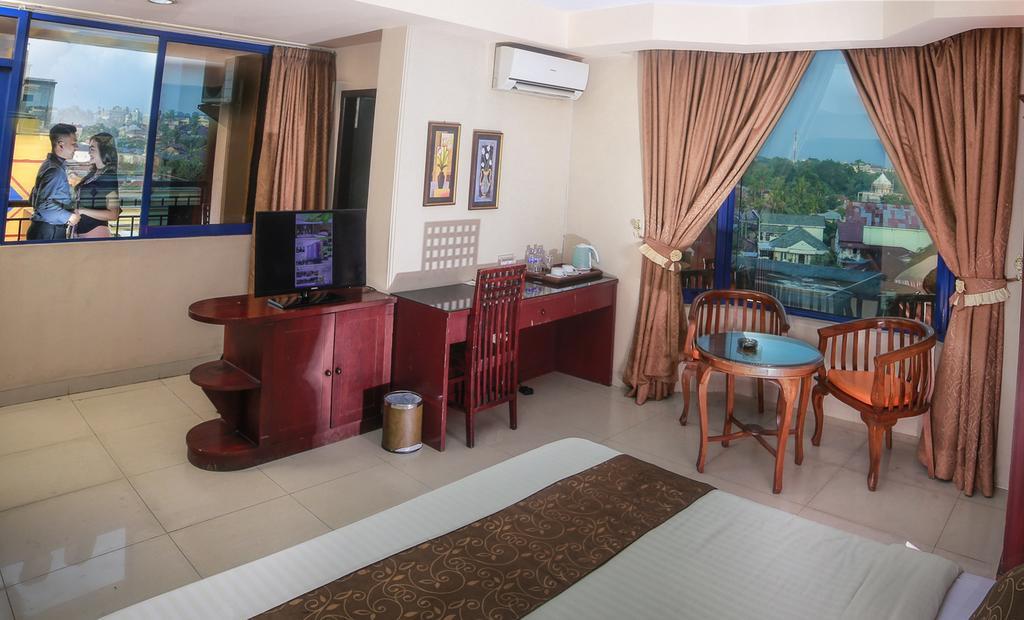Grand Hotel Jambi Exterior foto